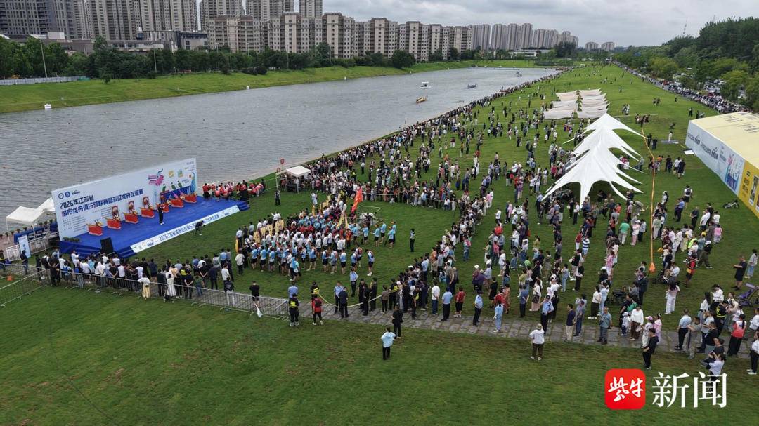 跨省竞渡传友谊 龙舟逐浪耀滨江
——2026江苏省城市龙舟俱乐部联赛暨苏辽龙舟友谊赛精彩落幕