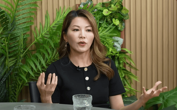 康子妮回应与林晓峰离婚：两个人要走的路不一样
