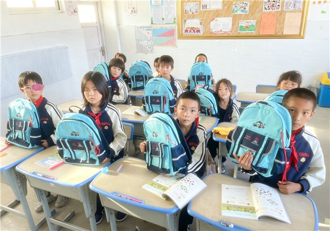 广汽丰田“安全书包伴童行”情暖西北，护航乡村儿童求学路