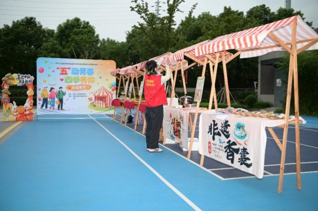 古娄一村社区：非遗夜市中秋同欢 志愿红点亮幸福夜