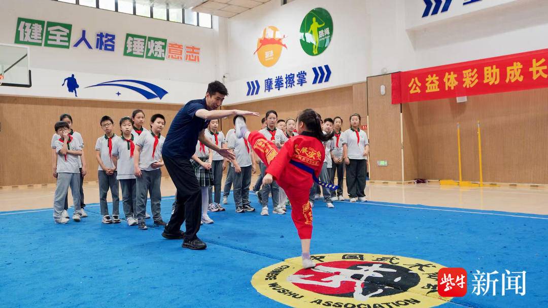 “公益体彩助成长 奥运冠军进校园”活动走进小学课堂